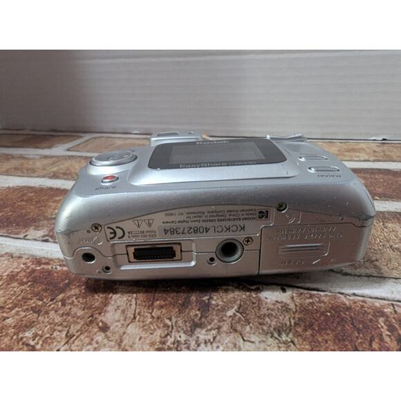 Kodak EasyShare CX6330 3.1MP Digital Camera - FOR PARTS - Does Not Power On - Picture 5 of 7